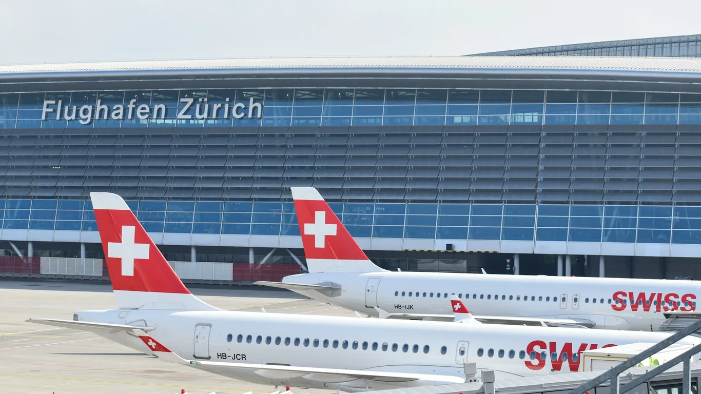 Fast Train Transit from Zurich Airport to Downtown